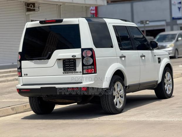 Land Rover Discovery 2015 White