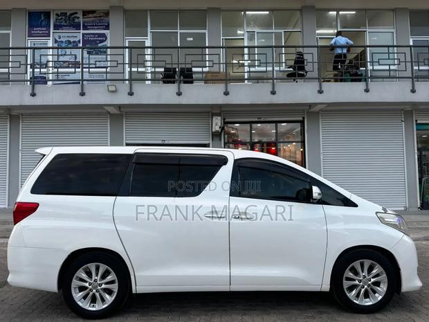 Toyota Alphard 2.4 Petrol FWD 2012 White