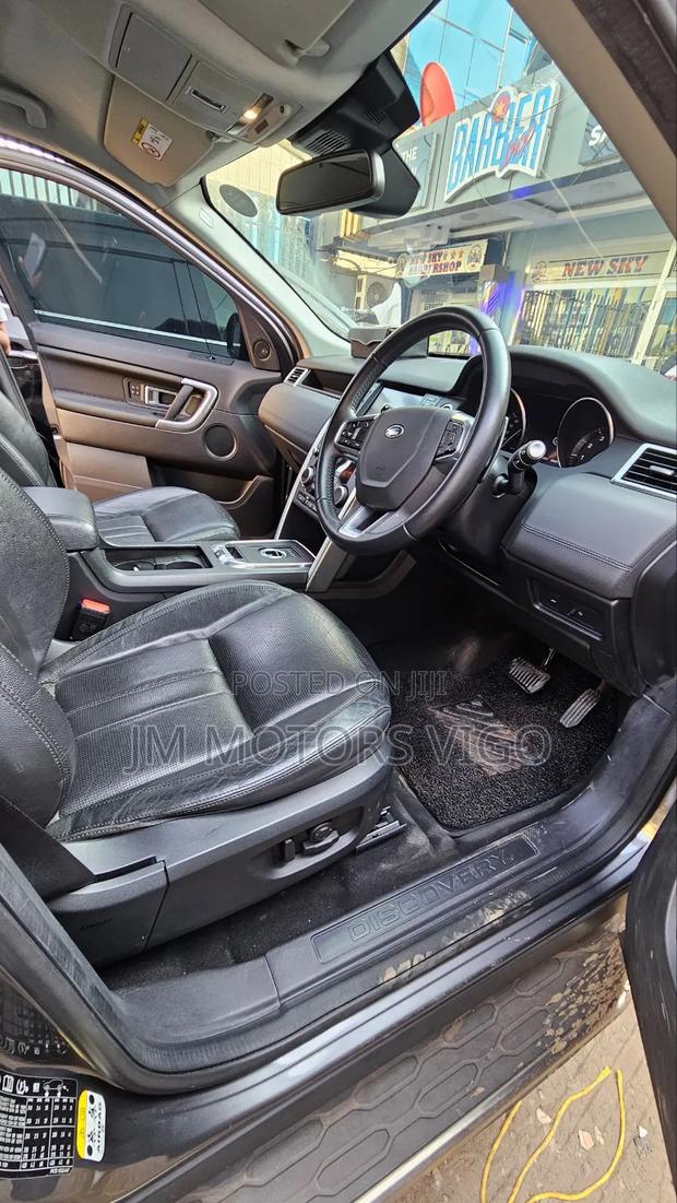 Land Rover Discovery 2016 Gray