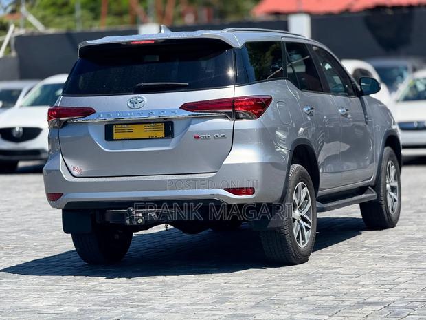 Toyota Fortuner 2.8 D AWD 2017 Silver