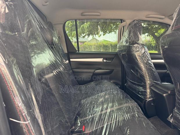Toyota Hilux 2018 White