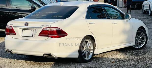 Toyota Crown 2011 White