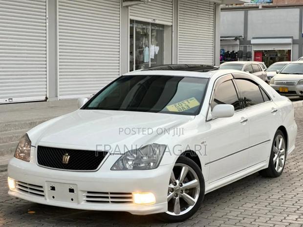 Toyota Crown 2006 White