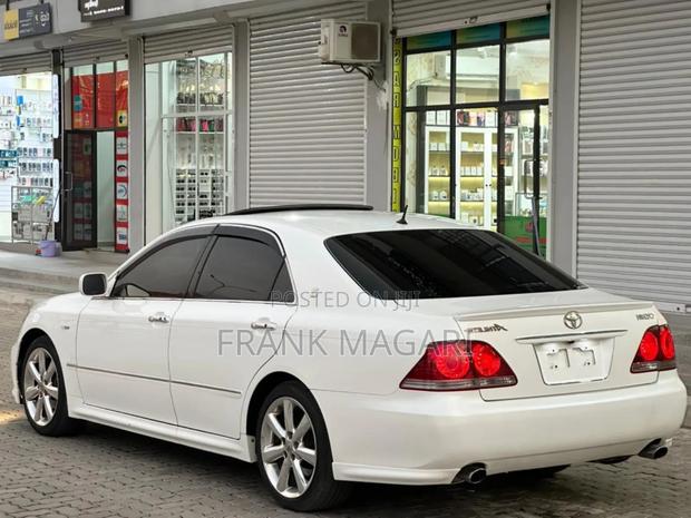Toyota Crown 2006 White