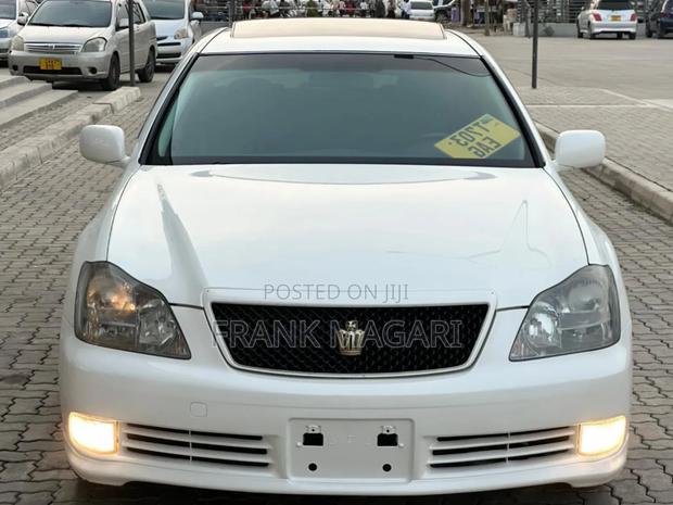 Toyota Crown 2006 White