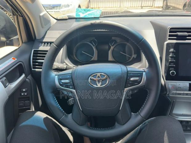 Toyota Land Cruiser Prado 2023 Black