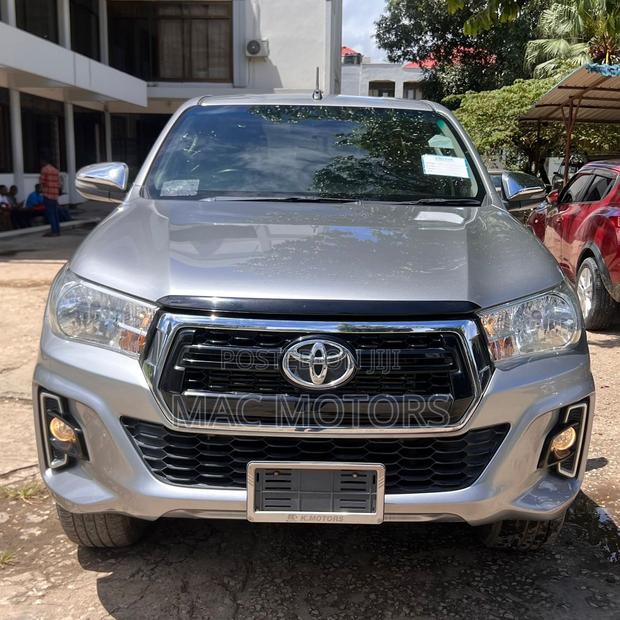 Toyota Hilux 2018 Silver