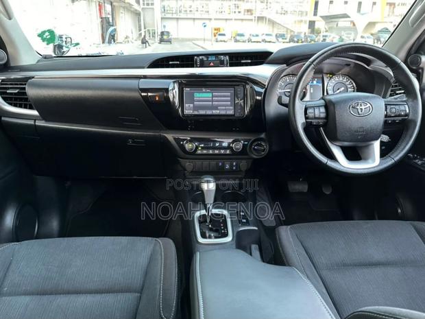 Toyota Hilux 2021 Black