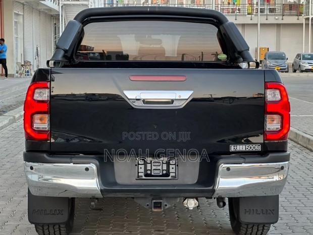 Toyota Hilux 2021 Black