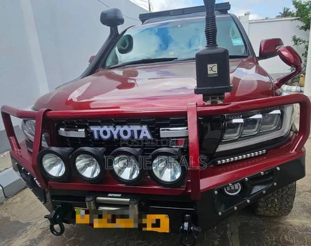 Toyota Land Cruiser 2015 Red