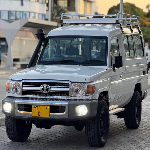 Toyota Land Cruiser 2012 White