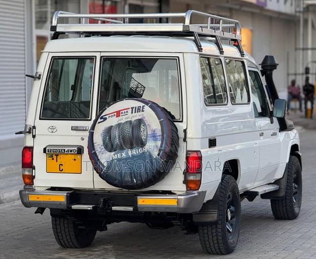 Toyota Land Cruiser 2012 White