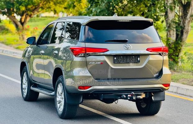 Toyota Fortuner 2023 Teal