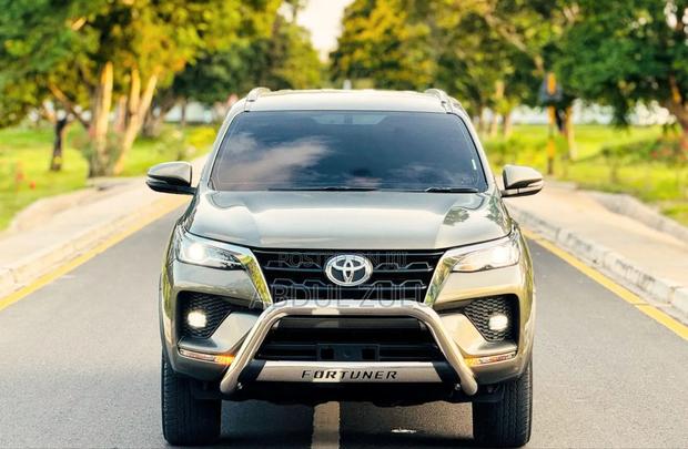 Toyota Fortuner 2023 Teal