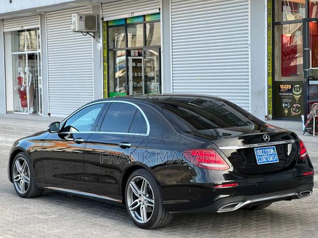 Mercedes-Benz 220E 2017 Black