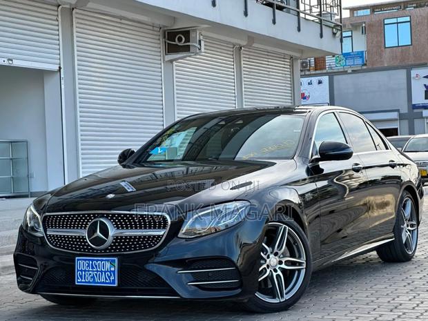 Mercedes-Benz 220E 2017 Black