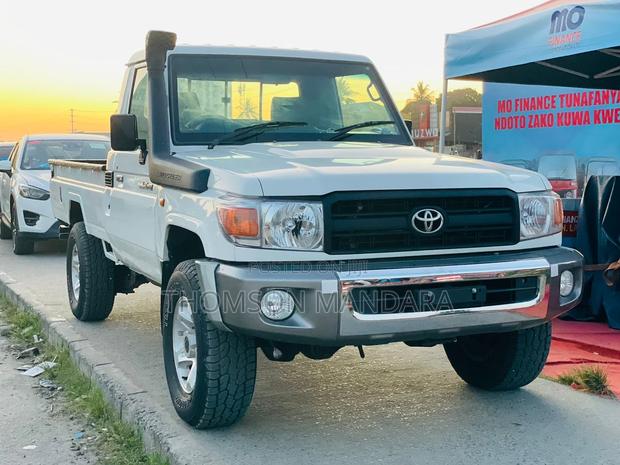 Toyota Land Cruiser 2018 Off white