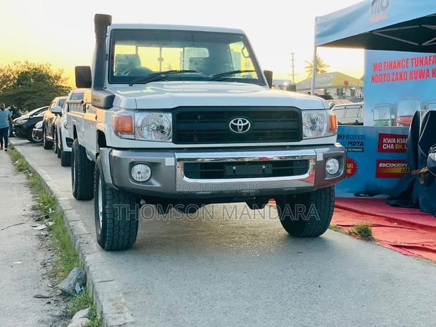 Toyota Land Cruiser 2018 Off white