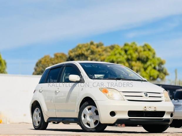 Toyota IST 2003 White
