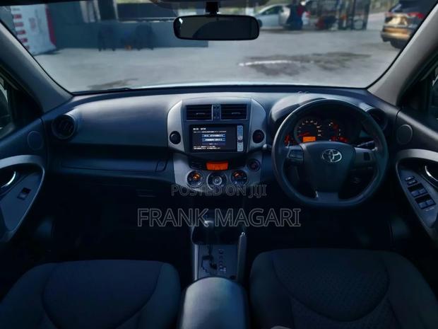 Toyota Vanguard 2011 White