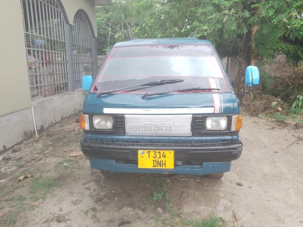 Toyota TownAce 2000 Blue
