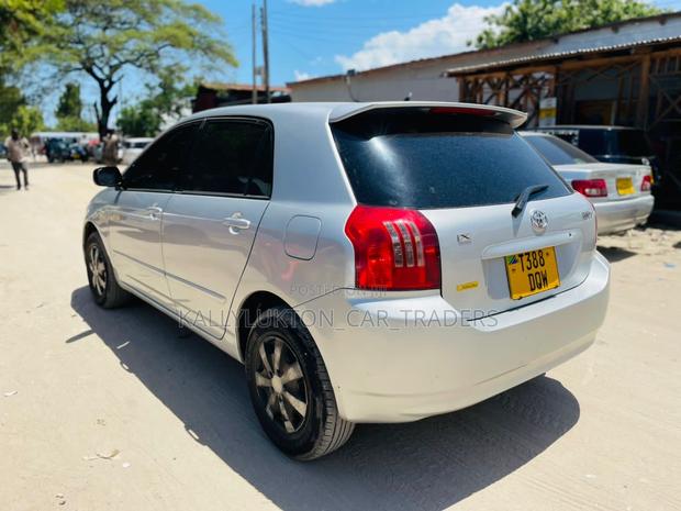 Toyota Corolla RunX 2005 Silver