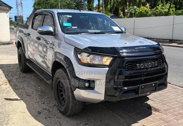 Toyota Hilux 2018 Gray