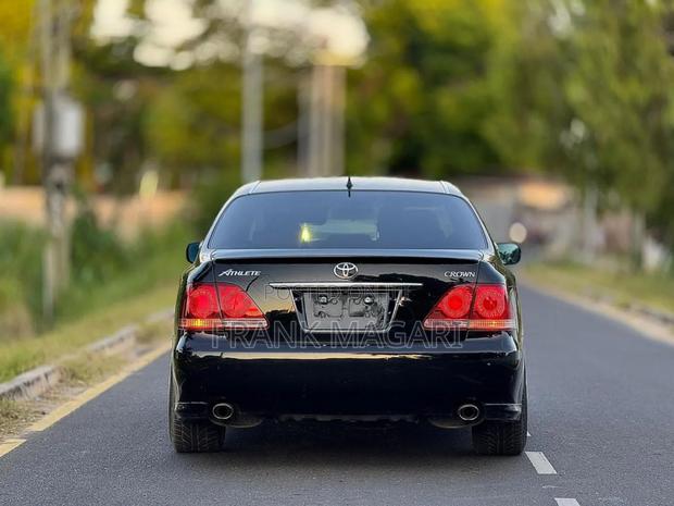 Toyota Crown Royale 2005 Black