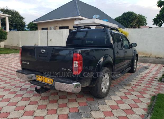 Nissan Navara 2005 Black