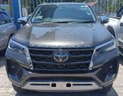 Toyota Fortuner 2017 Gray for sale