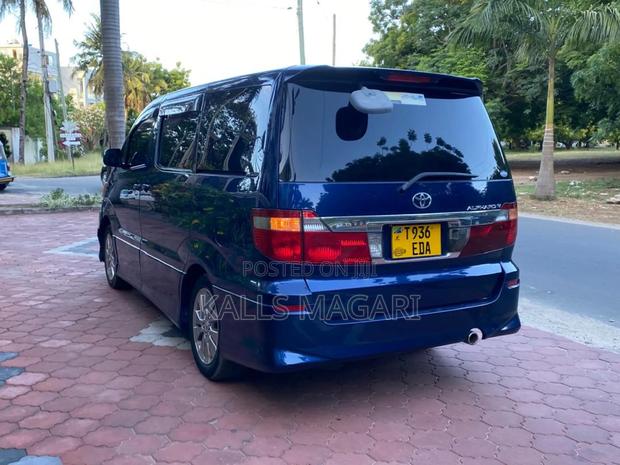 Toyota Alphard 2005 Blue