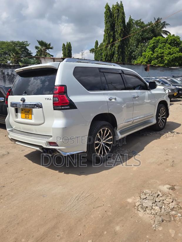 Toyota Land Cruiser Prado 2017 White