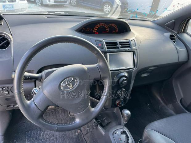 Toyota Vitz 2009 White