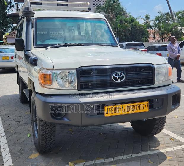 Toyota Land Cruiser 2013 White