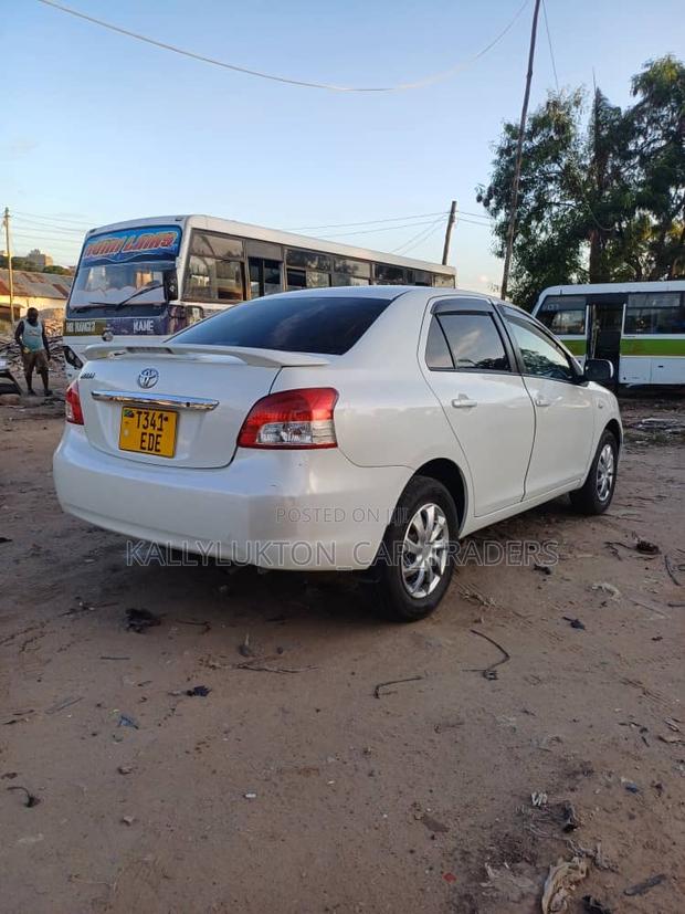 Toyota Belta 2005 White