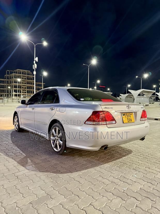 Toyota Crown 2006 Silver
