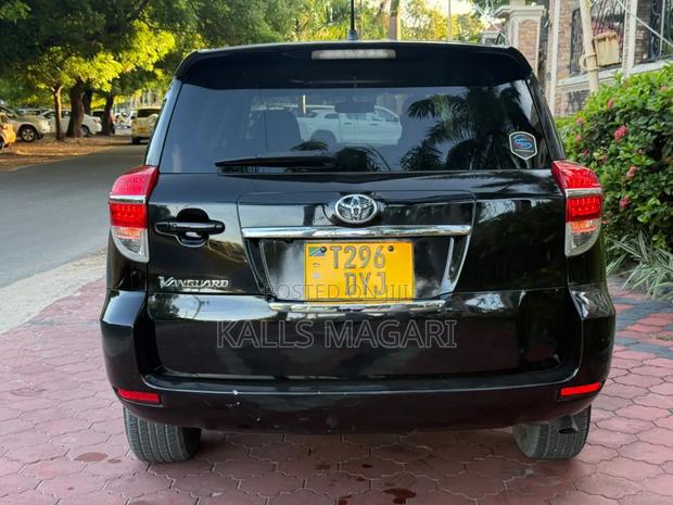 Toyota Vanguard 2011 Black