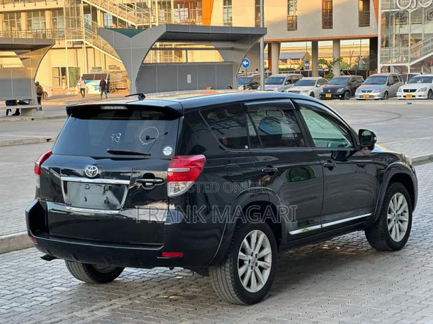 Toyota Vanguard 2010 Black