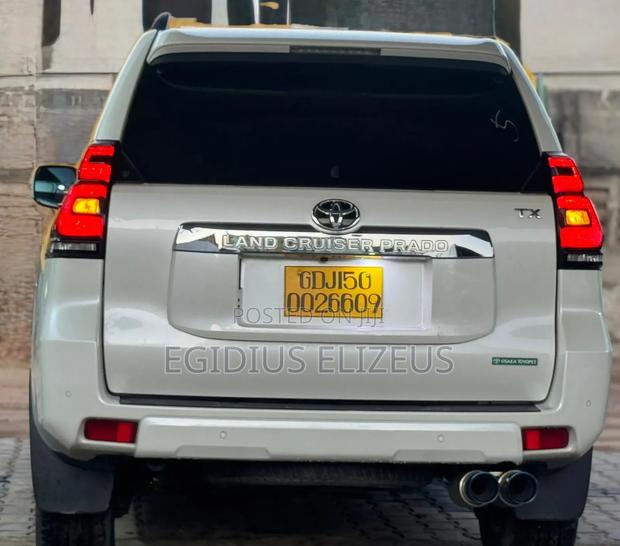 Toyota Land Cruiser Prado 2018 White