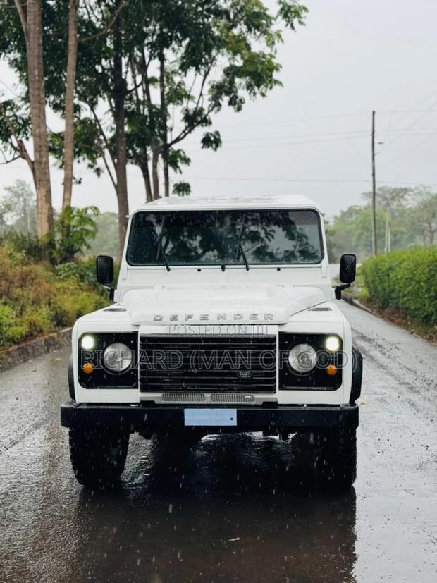 Land Rover Defender 2016 White