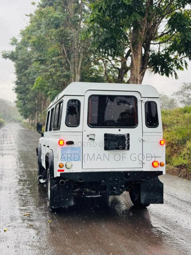 Land Rover Defender 2016 White