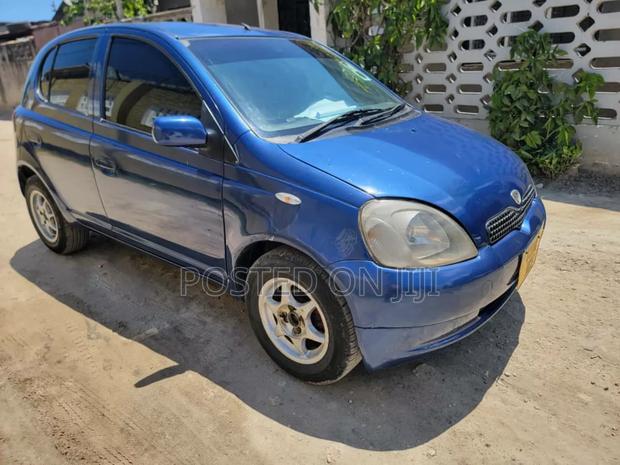 Toyota Vitz 2004 Blue