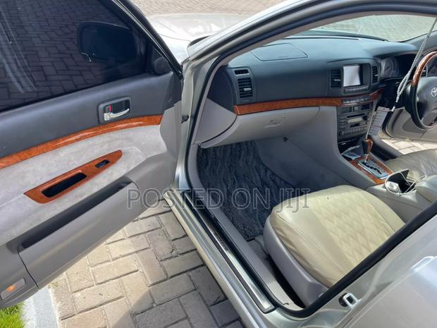 Toyota Mark II Blit 2004 Silver