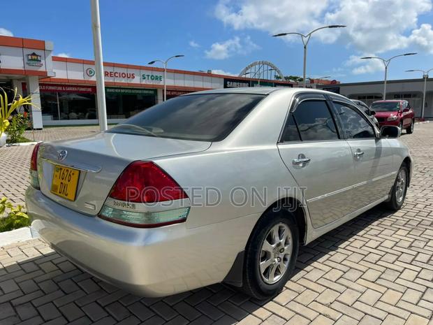 Toyota Mark II Blit 2004 Silver