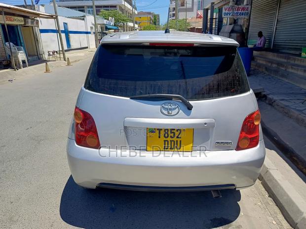 Toyota IST 2004 Silver