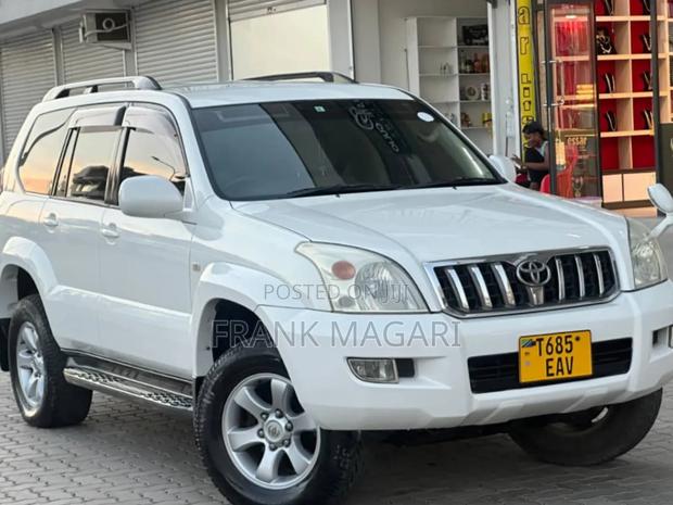 Toyota Land Cruiser Prado 2005 White