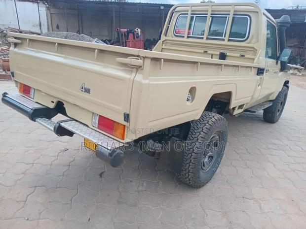 Toyota Land Cruiser 2017 Beige