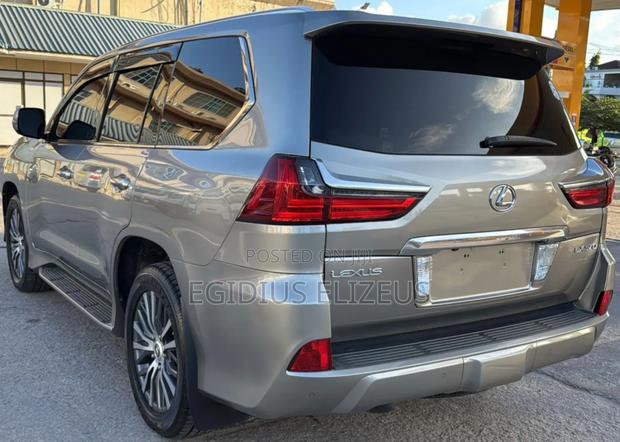 Lexus LX 2015 Silver