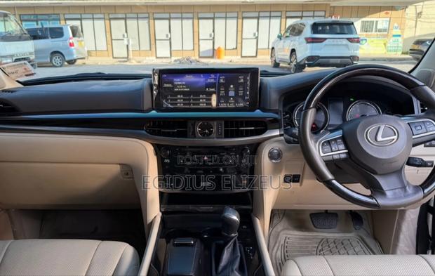 Lexus LX 2015 Silver