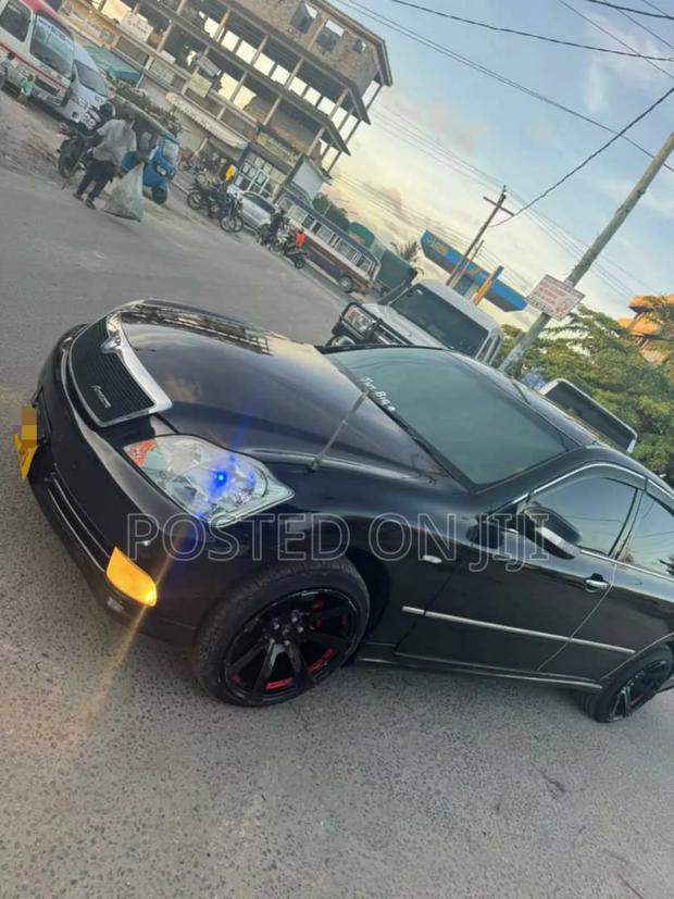 Toyota Crown Royale 2005 Black
